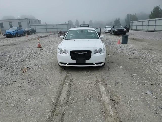 2020 Chrysler 300 Touring VIN: 2C3CCAAG4LH168640 Lot: 72911094