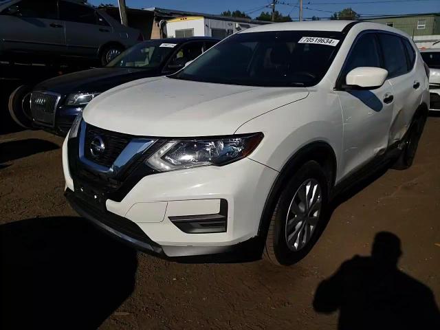 2017 Nissan Rogue S VIN: JN8AT2MV0HW010571 Lot: 70519634