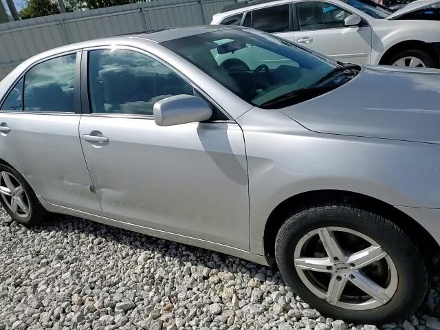 2011 Toyota Camry - Image 11
