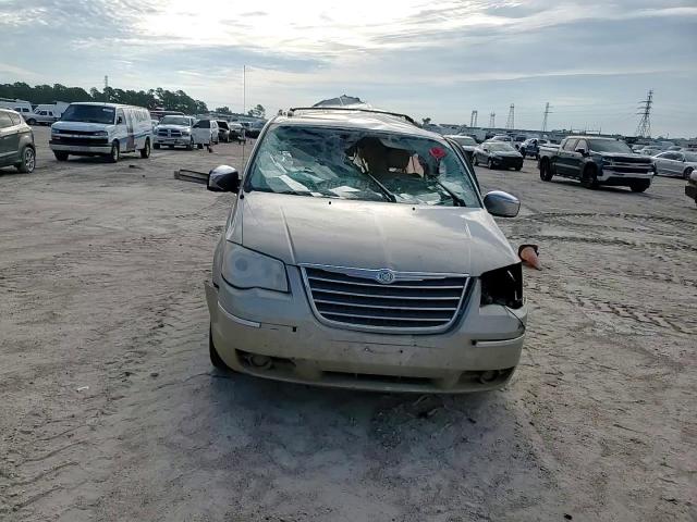 2009 Chrysler Town & Country - Image 12