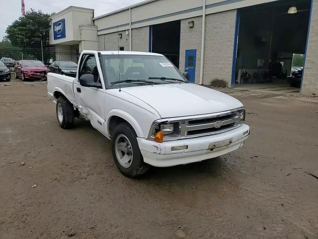 1996 Chevrolet S-10 Pickup - Image 11