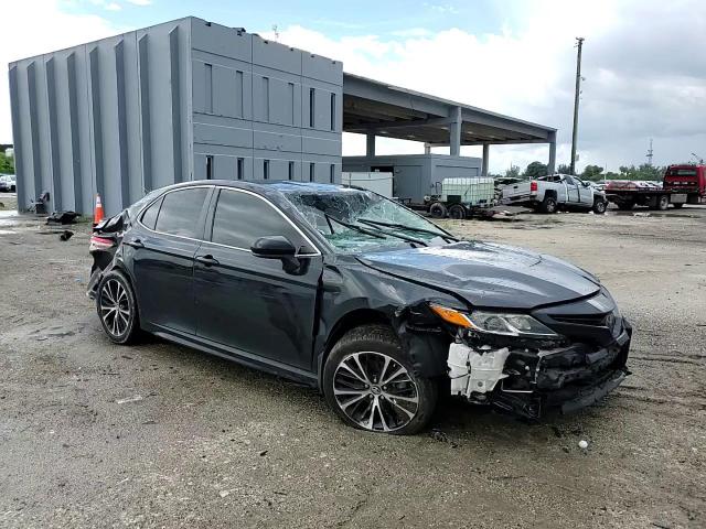 2018 Toyota Camry L VIN: 4T1B11HKXJU653913 Lot: 70742304