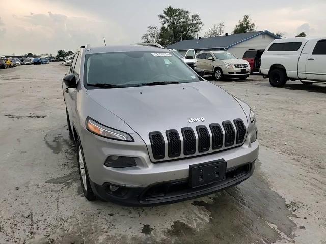 2018 Jeep Cherokee Latitude VIN: 1C4PJLCB4JD615722 Lot: 72633704