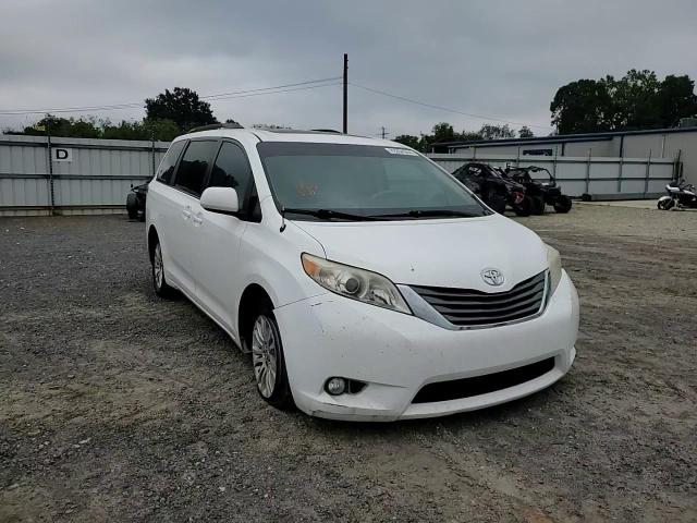 2013 Toyota Sienna Xle VIN: 5TDYK3DC8DS290221 Lot: 72394944