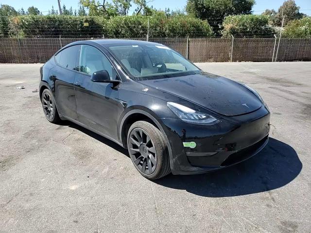 7SAYGAEE8NF570333 2022 Tesla Model Y