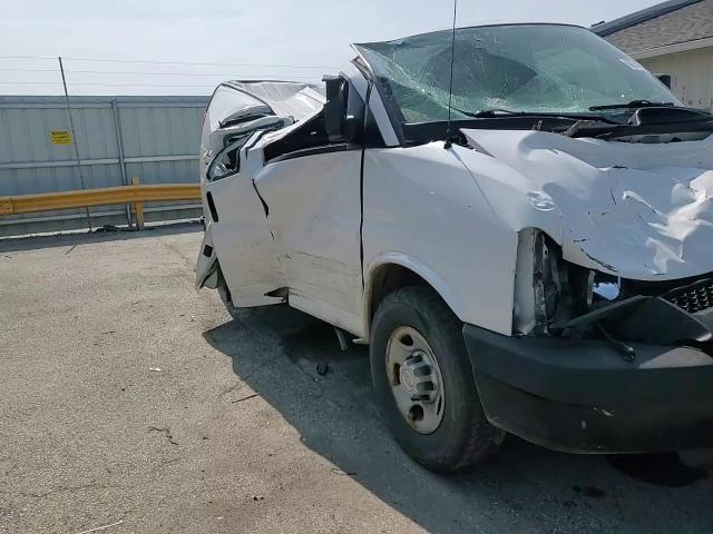 2009 Chevrolet Express - Image 12