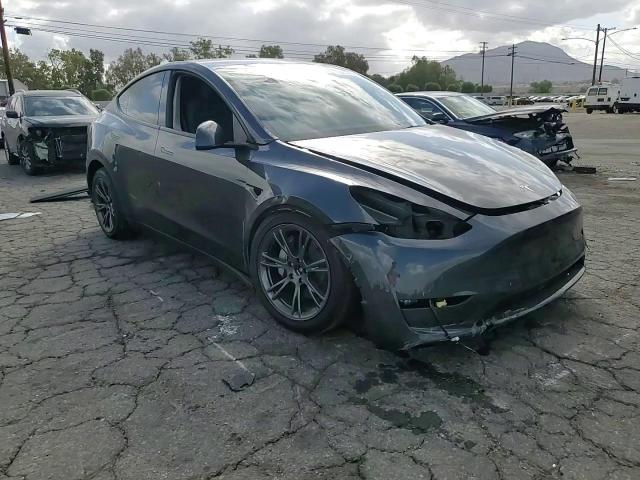 2024 Tesla Model Y VIN: 7SAYGDEE5RF123496 Lot: 71505634