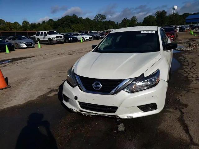 2017 Nissan Altima - Image 10