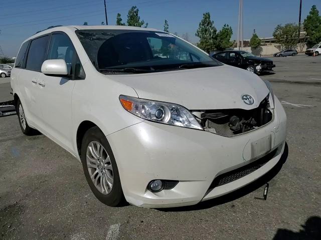 5TDYK3DC6GS742347 2016 Toyota Sienna Xle