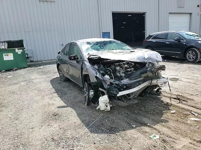 2018 Toyota Camry L VIN: 4T1B11HK6JU033897 Lot: 72040204