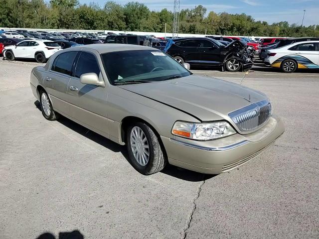 2005 Lincoln Town Car Signature VIN: 1LNHM81W35Y611282 Lot: 73635934