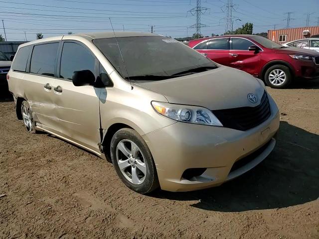 2011 Toyota Sienna - Image 11