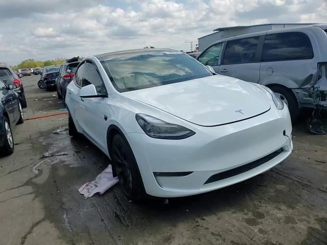 2023 Tesla Model Y VIN: 7SAYGDEEXPF749638 Lot: 71999394