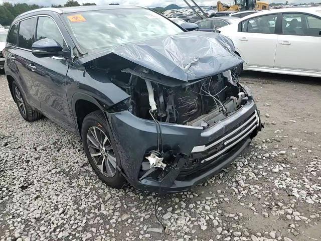 5TDJZRFH3JS496115 2018 Toyota Highlander Se