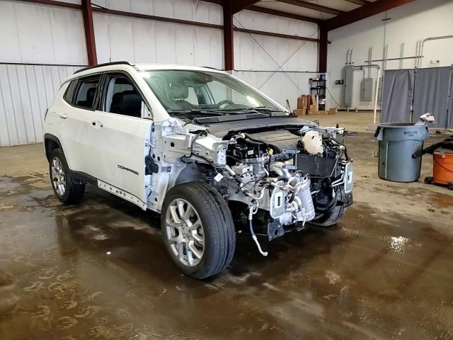 3C4NJDFB3NT199512 2022 Jeep Compass Latitude Lux