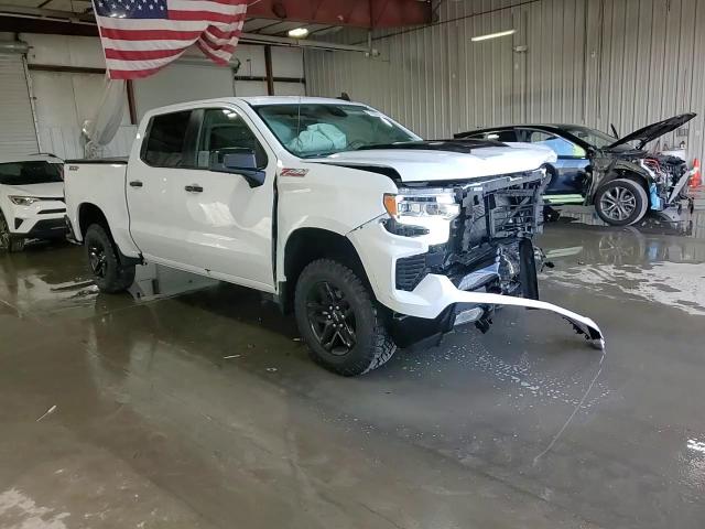 2022 Chevrolet Silverado - Image 13