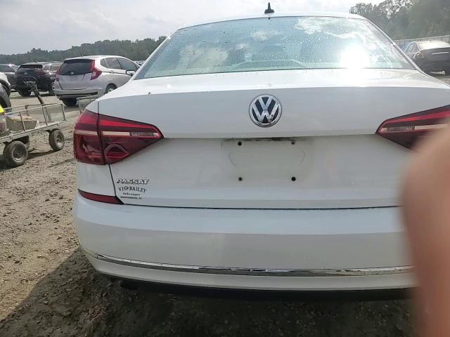 1VWLA7A33KC004182 2019 Volkswagen Passat Wolfsburg