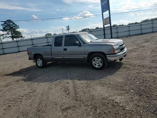 2006 Chevrolet Silverado C1500 VIN: 2GCEC19V261106710 Lot: 73931614