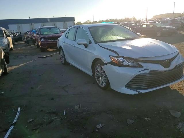 2019 Toyota Camry L VIN: 4T1B11HK9KU741935 Lot: 84038715