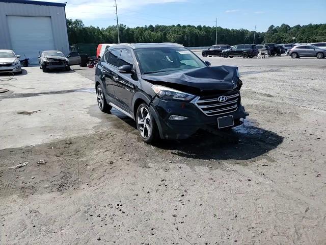 2018 Hyundai Tucson Value VIN: KM8J33A27JU745640 Lot: 71830205