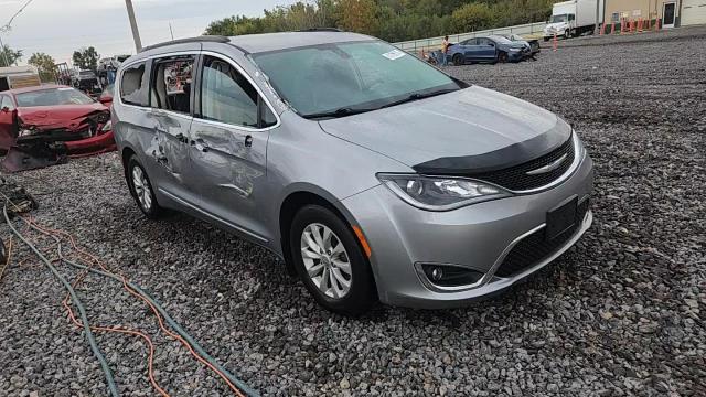 2017 Chrysler Pacifica Touring L VIN: 2C4RC1BG4HR578800 Lot: 81279515