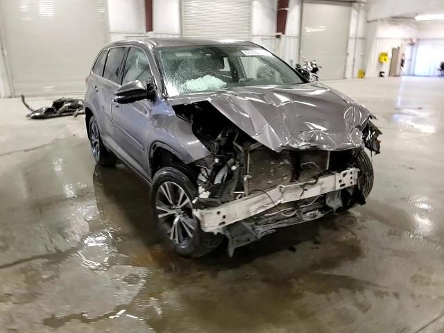 2018 Toyota Highlander Le VIN: 5TDBZRFH7JS854658 Lot: 82142605