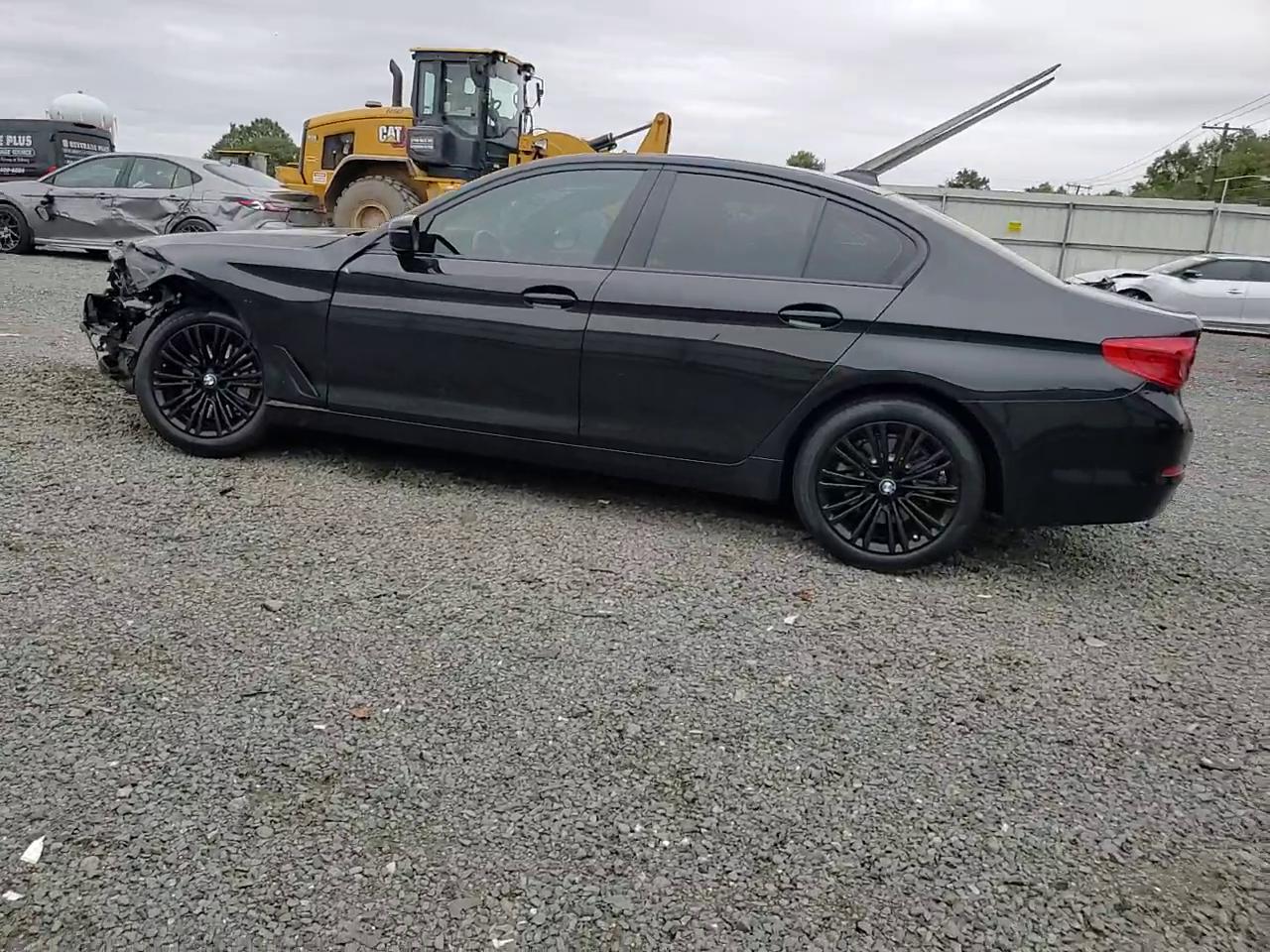 Фото: WBAJA7C54KG912736