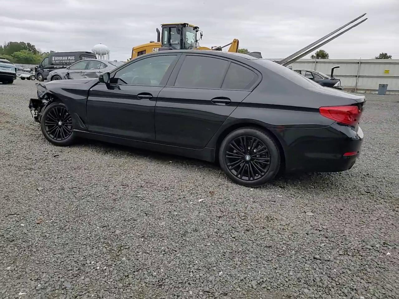 Фото: WBAJA7C54KG912736