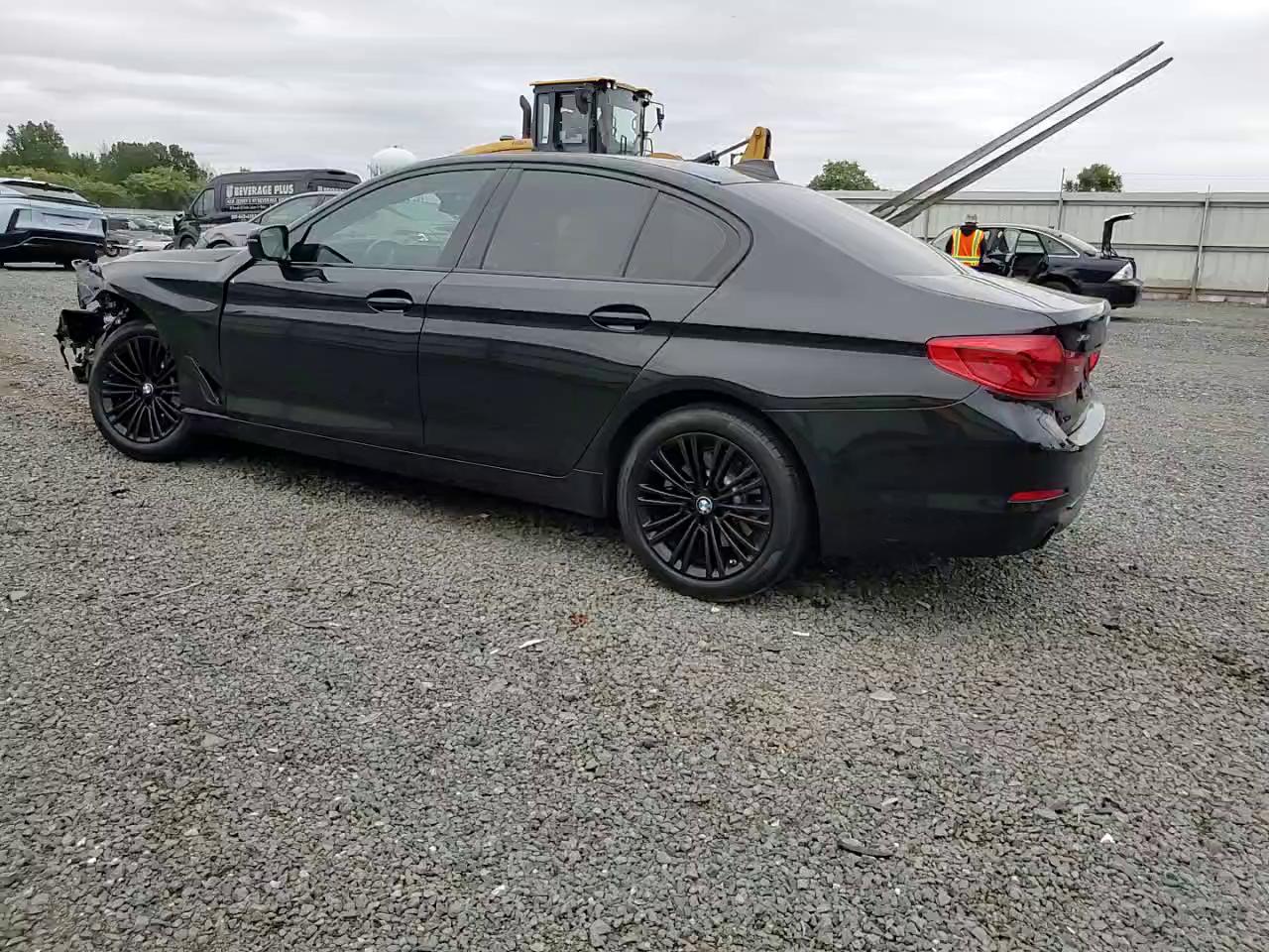 Фото: WBAJA7C54KG912736