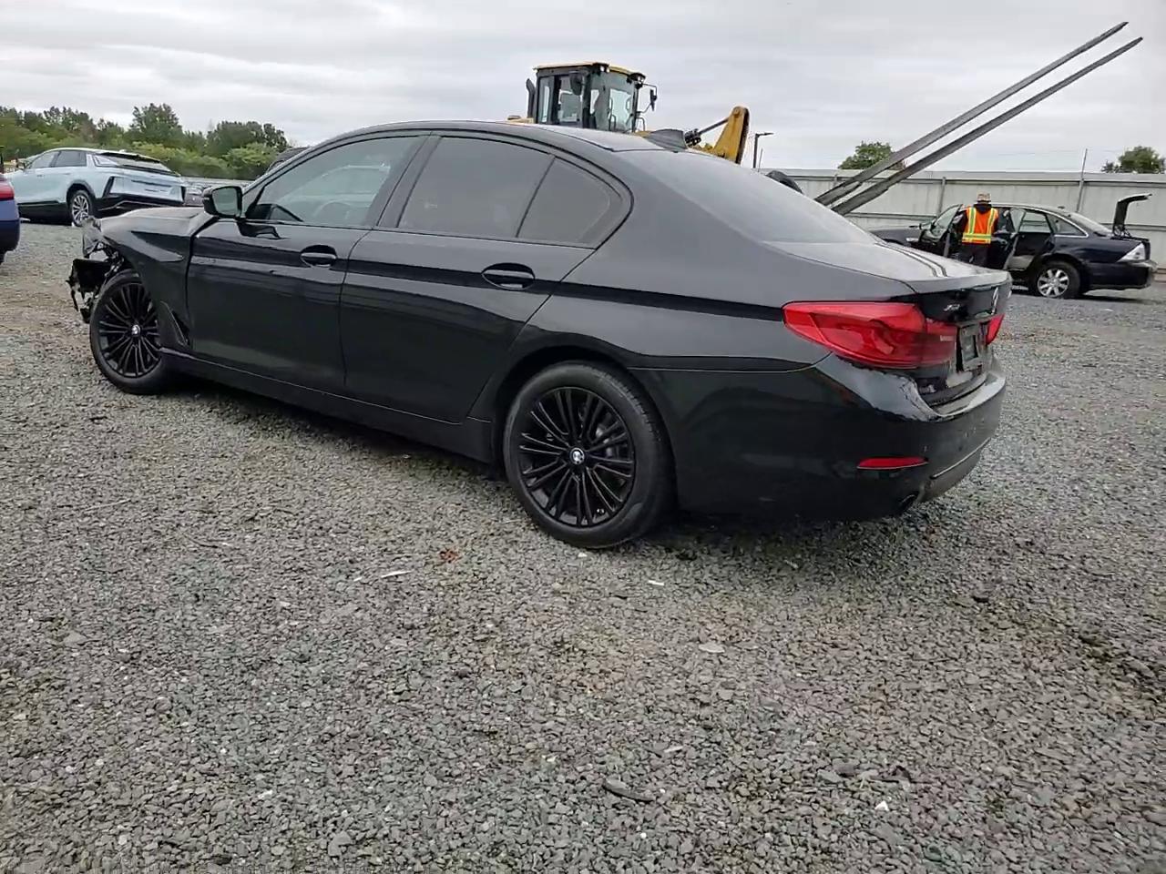 Фото: WBAJA7C54KG912736