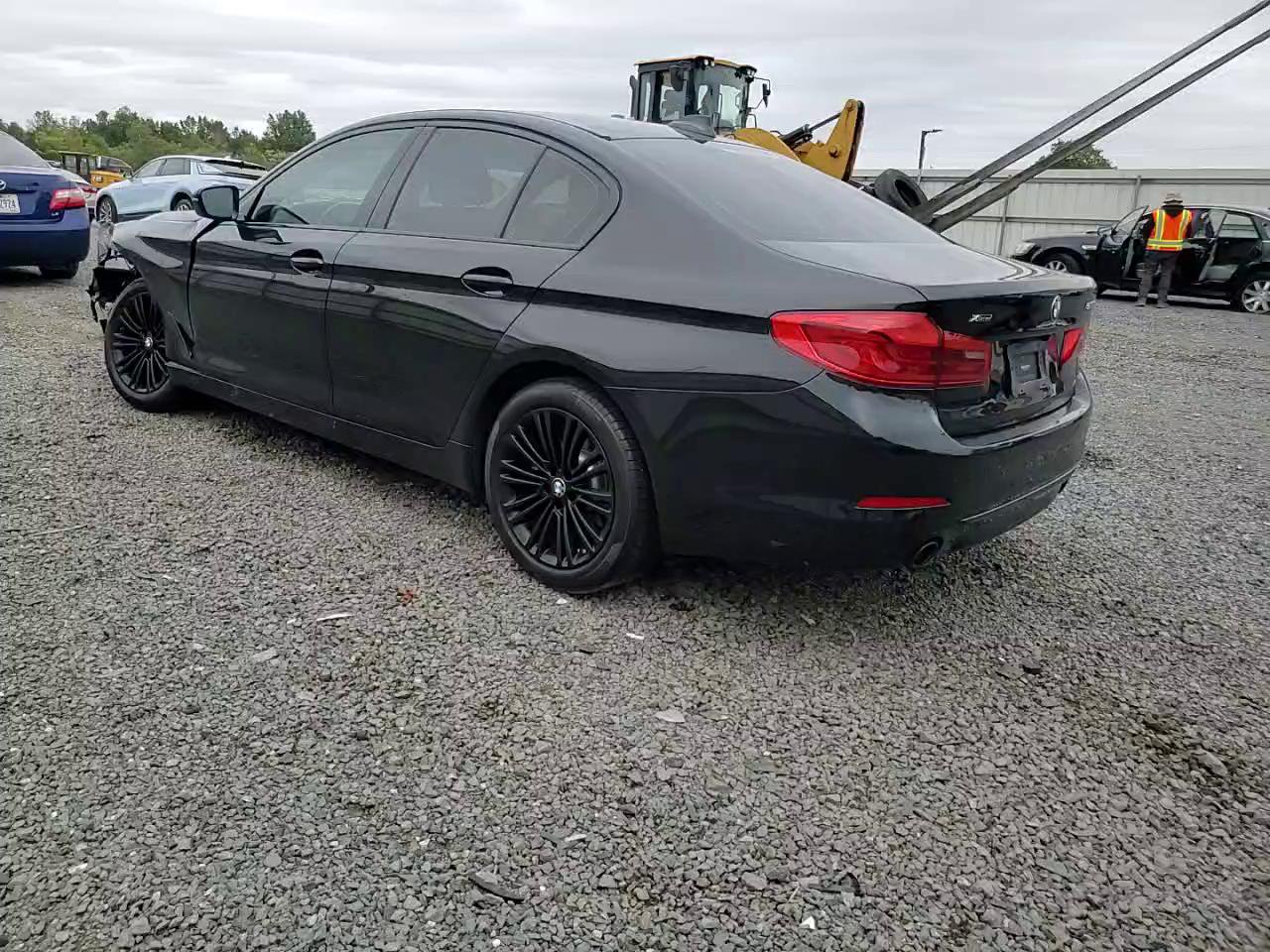 Фото: WBAJA7C54KG912736