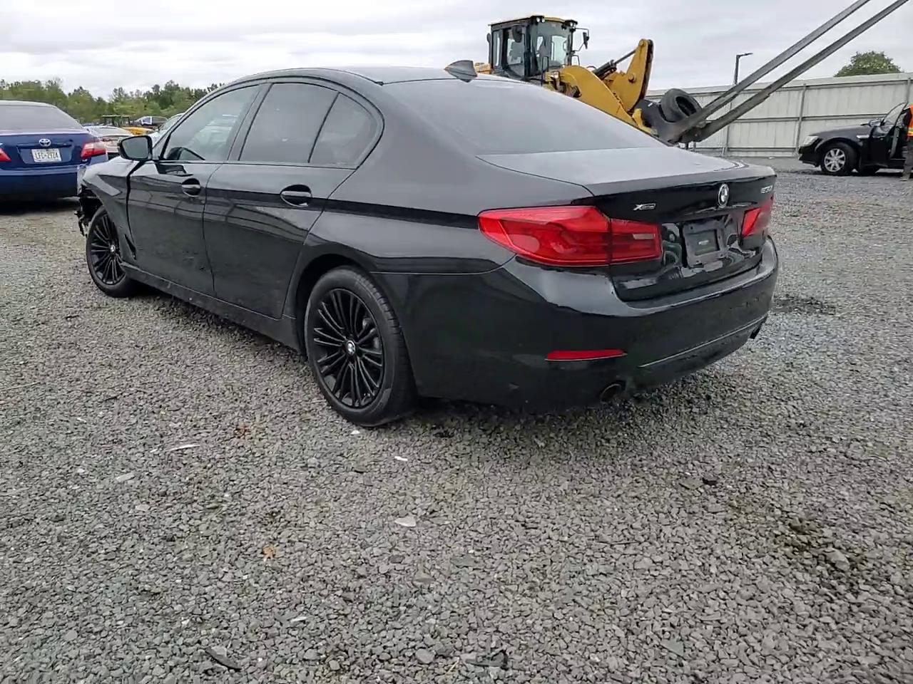 Фото: WBAJA7C54KG912736