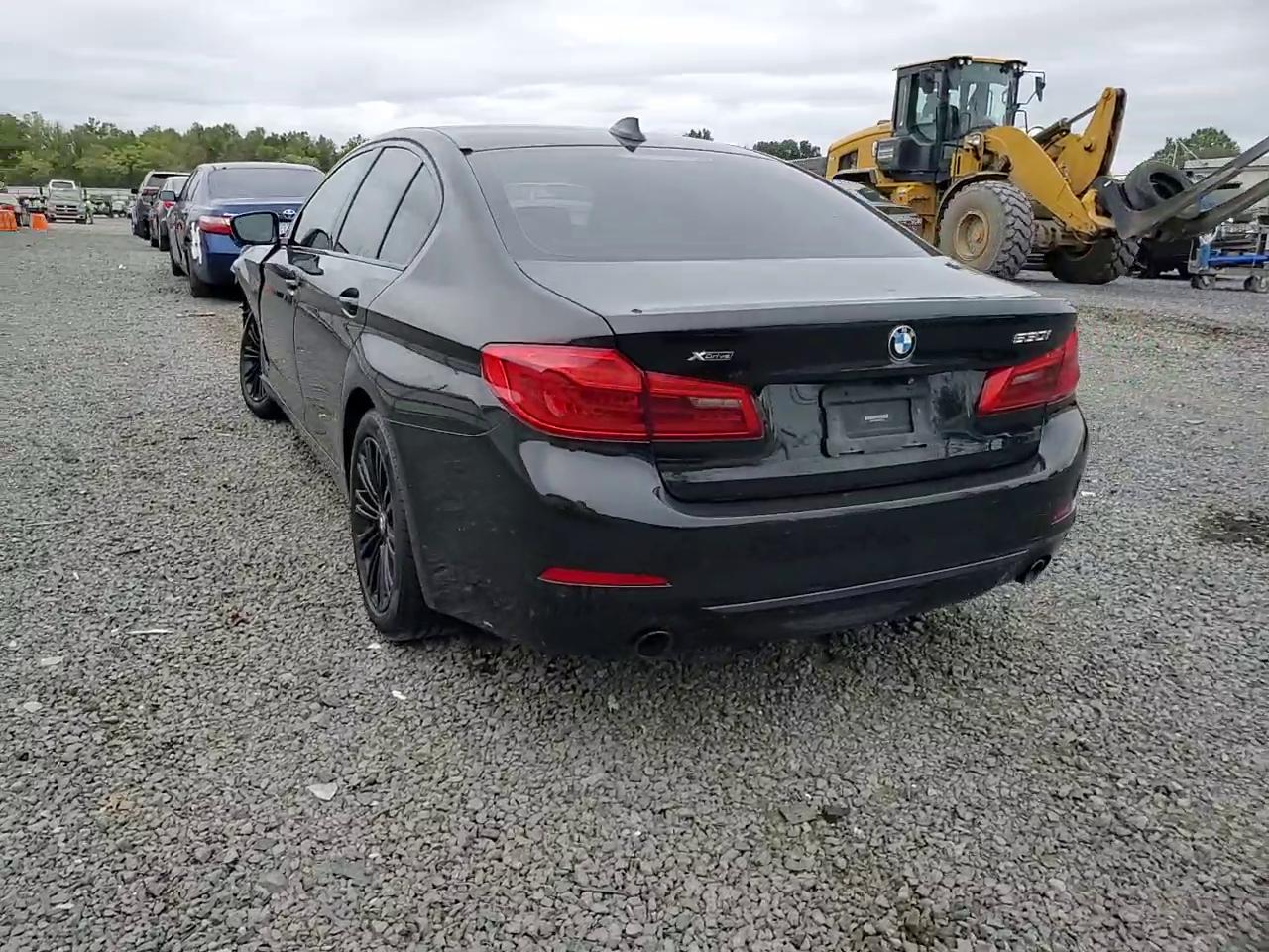 Фото: WBAJA7C54KG912736