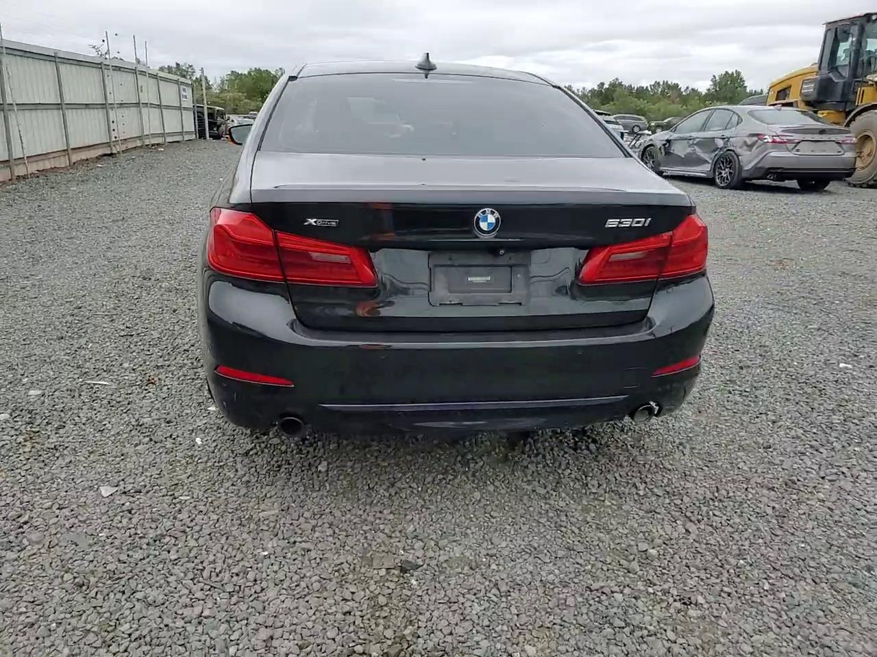 Фото: WBAJA7C54KG912736