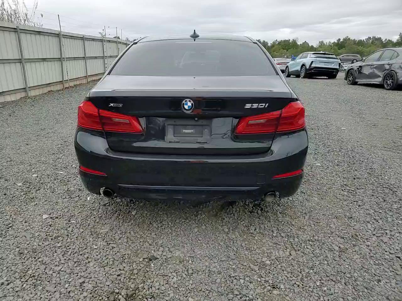 Фото: WBAJA7C54KG912736