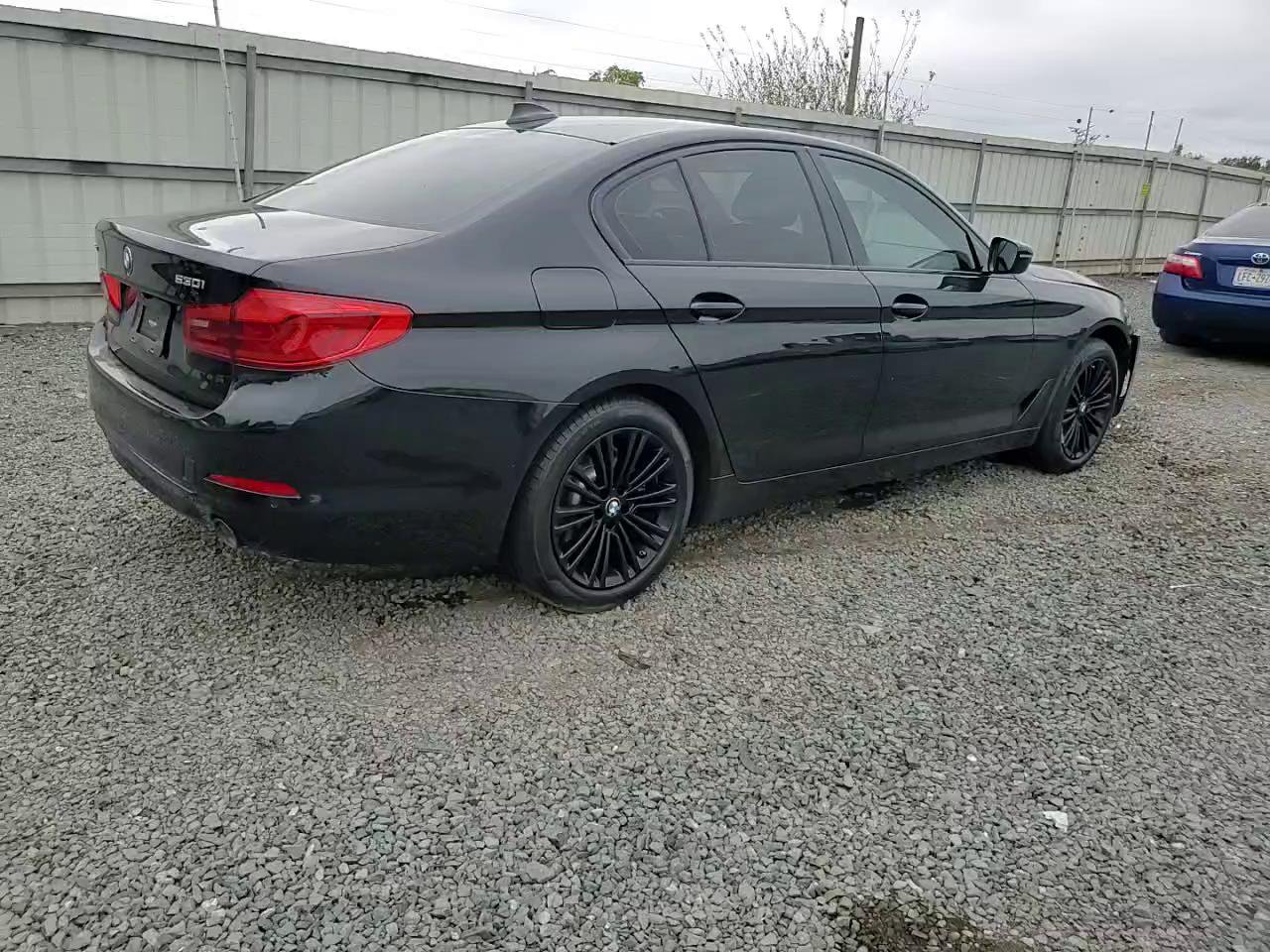 Фото: WBAJA7C54KG912736