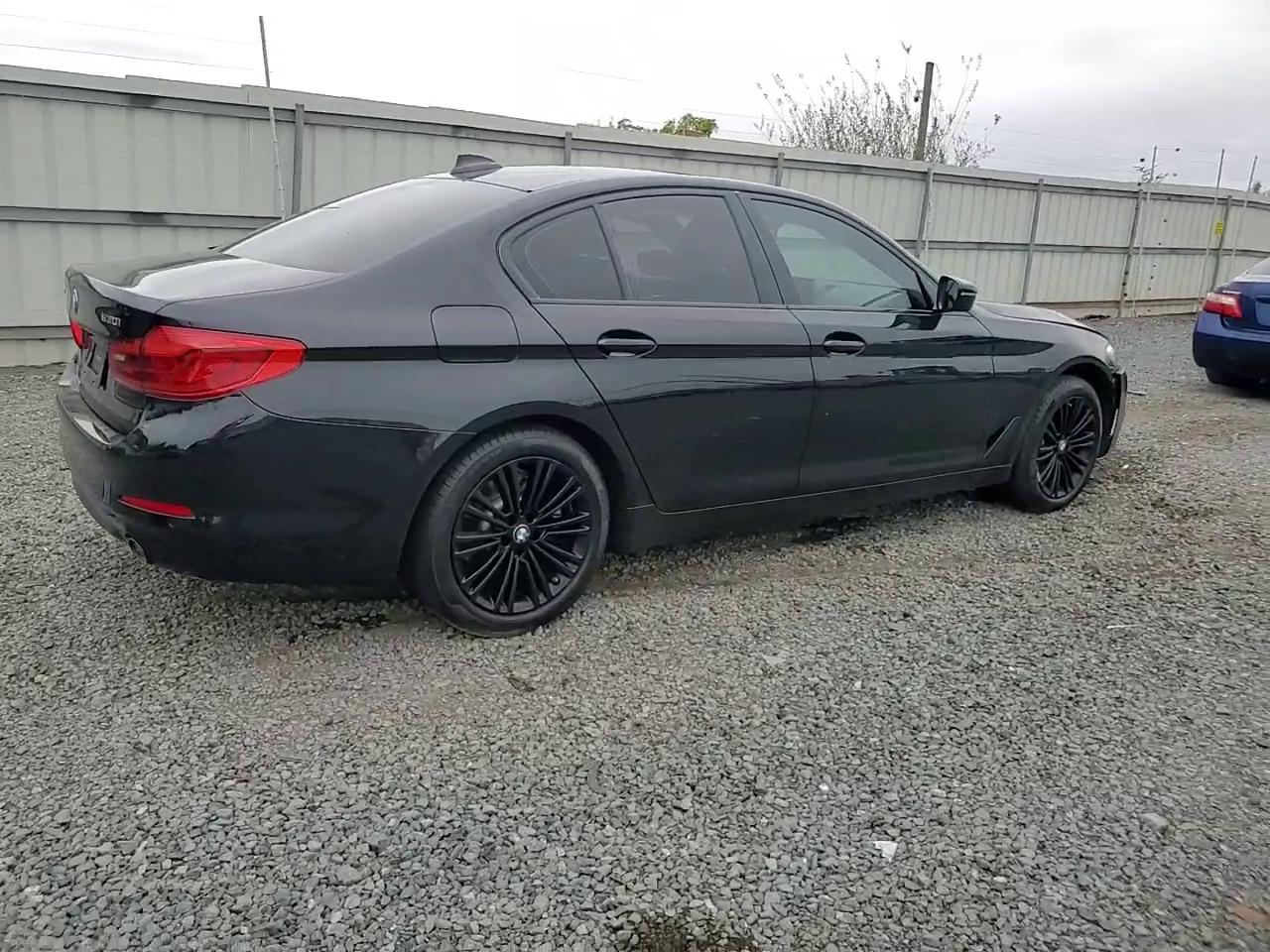 Фото: WBAJA7C54KG912736