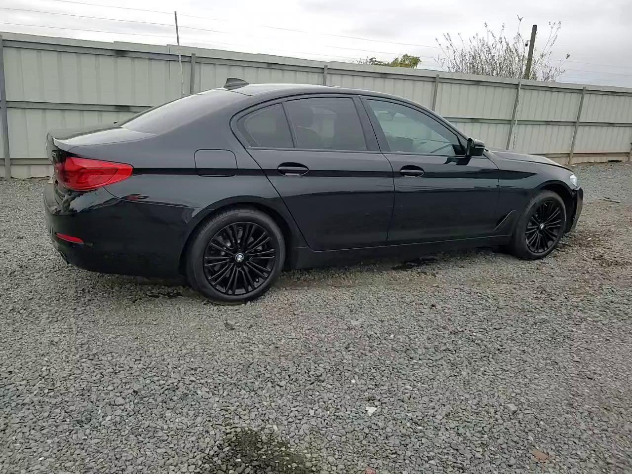 Фото: WBAJA7C54KG912736