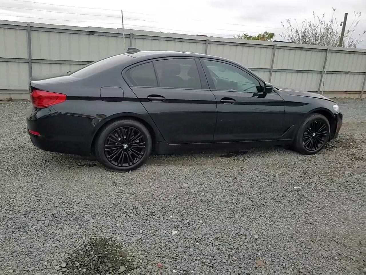 Фото: WBAJA7C54KG912736