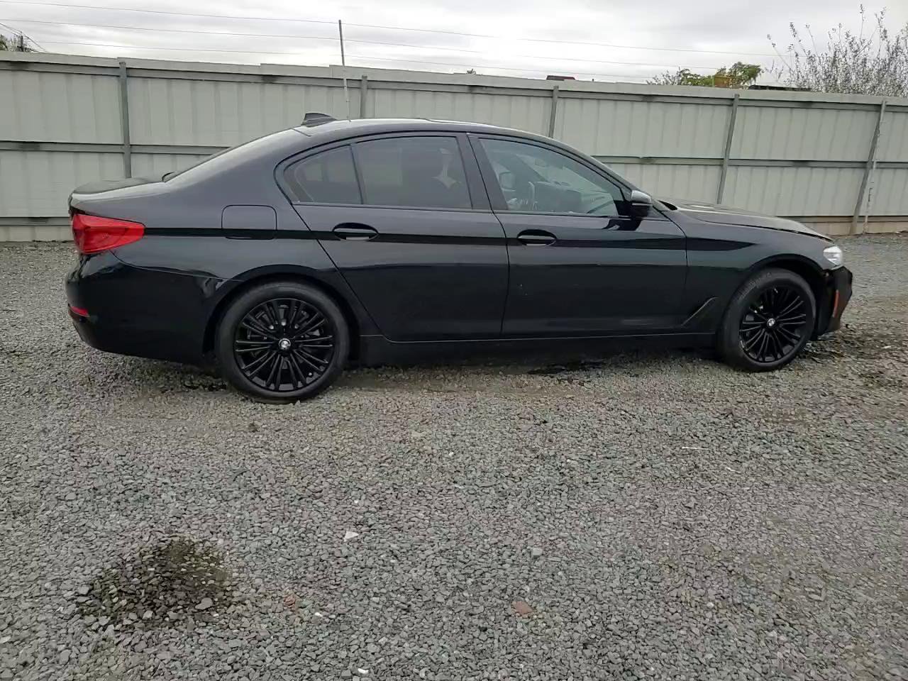 Фото: WBAJA7C54KG912736