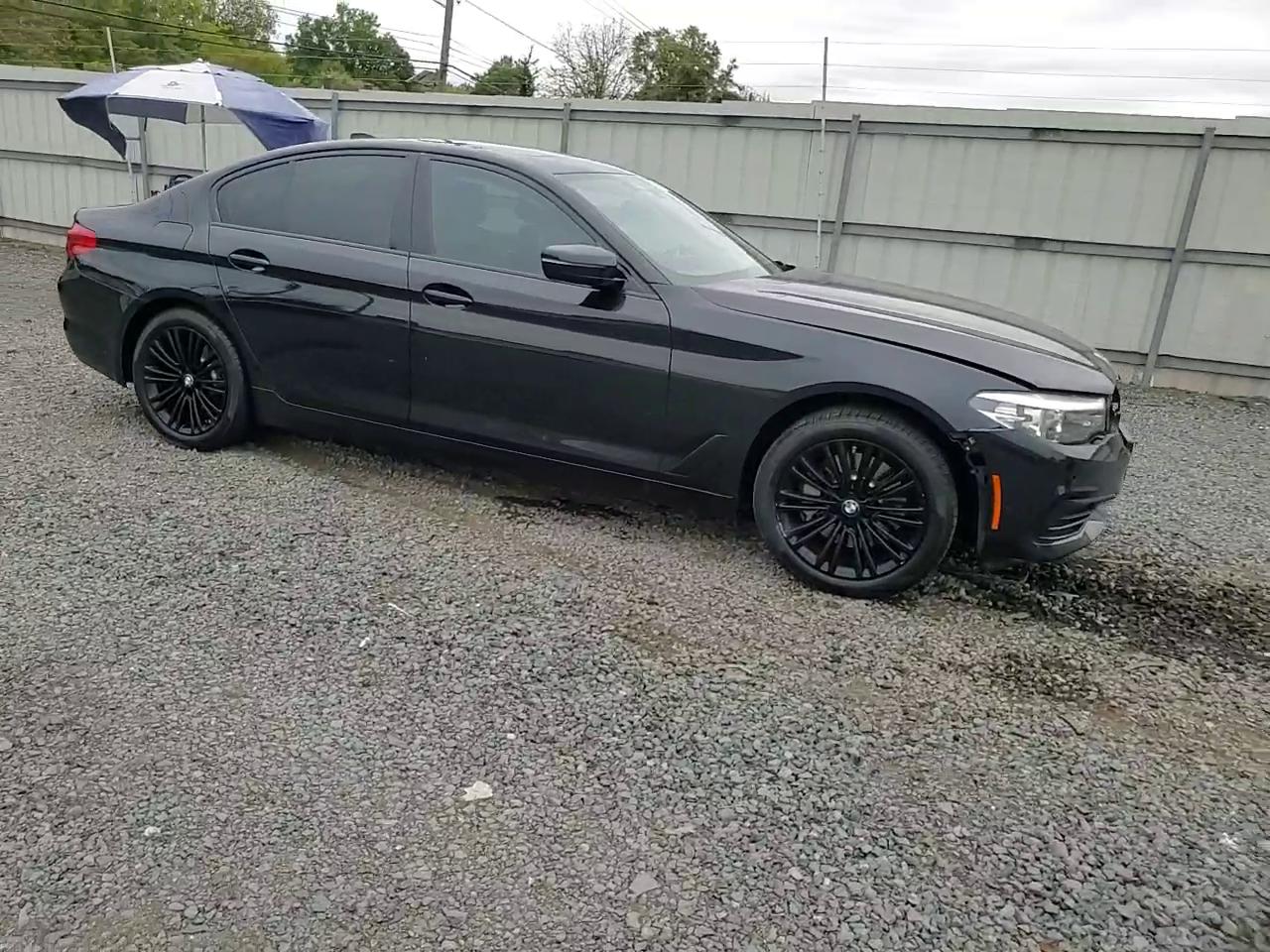 Фото: WBAJA7C54KG912736