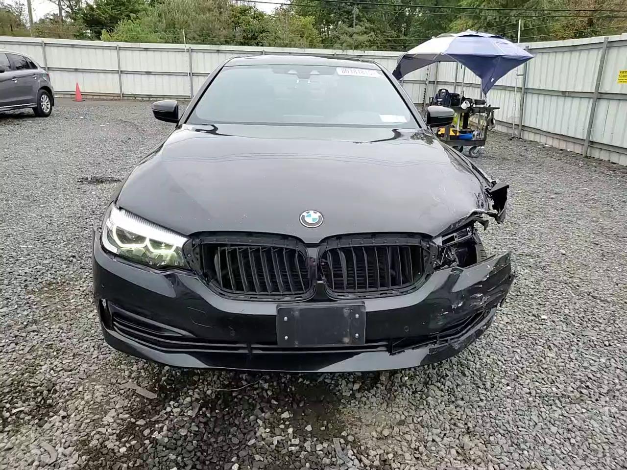 Фото: WBAJA7C54KG912736