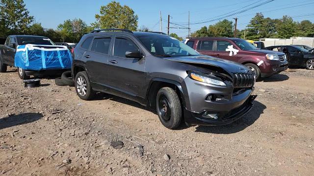 2018 Jeep Cherokee Latitude VIN: 1C4PJMCB2JD586663 Lot: 71585105