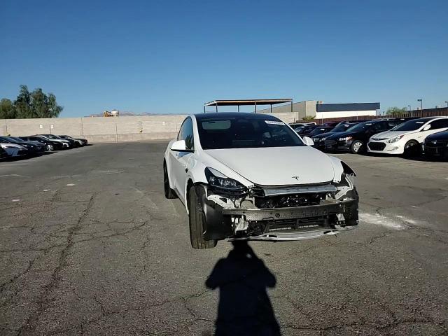 2024 Tesla Model Y VIN: 7SAYGDEE4RF158417 Lot: 82092035