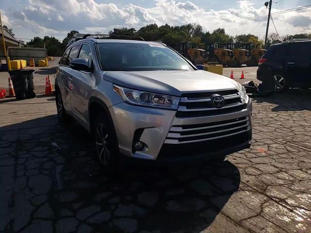 2018 Toyota Highlander Se VIN: 5TDKZRFH5JS528230 Lot: 71502155