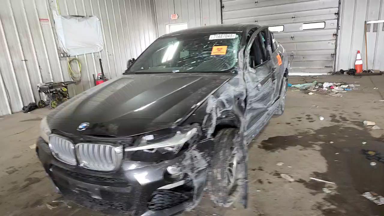 Фото: 5UXXW3C50J0T82021