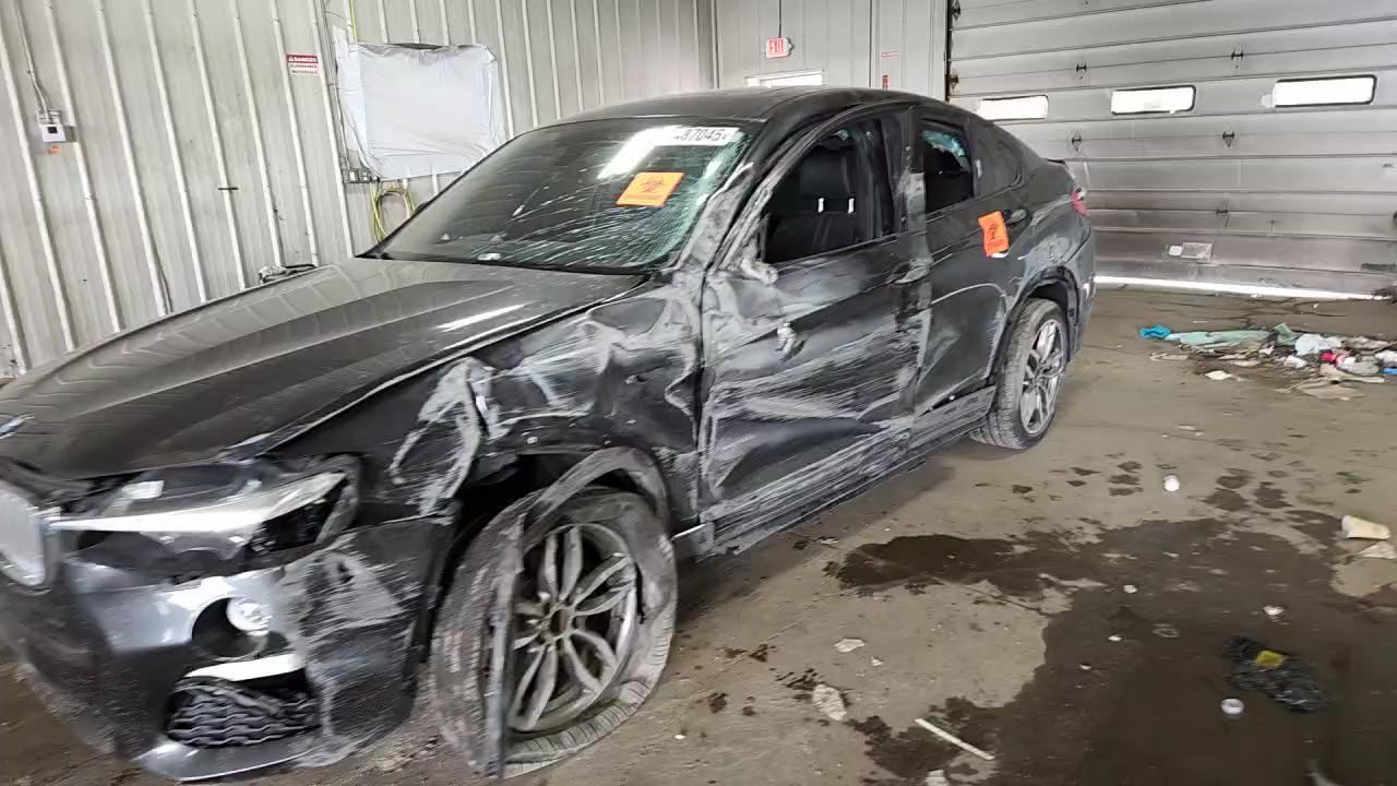 Фото: 5UXXW3C50J0T82021