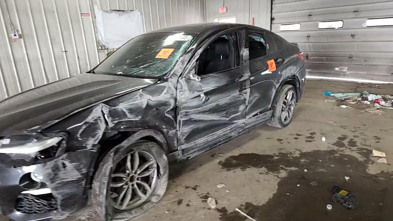 Фото: 5UXXW3C50J0T82021