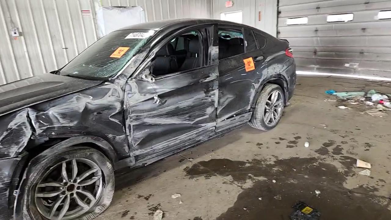 Фото: 5UXXW3C50J0T82021