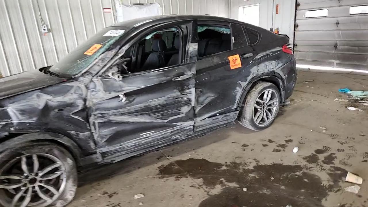 Фото: 5UXXW3C50J0T82021